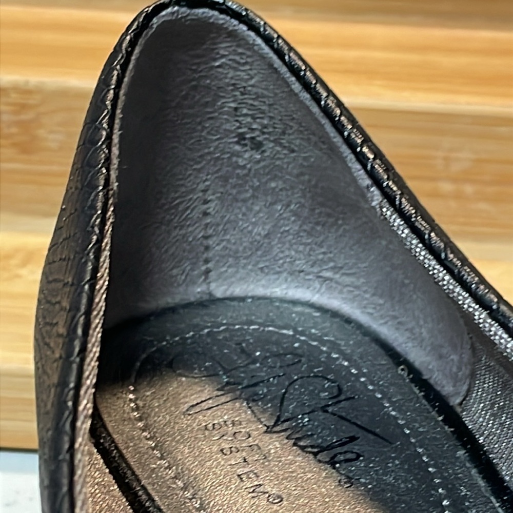 LifeStride Soft System 1-inch pumps, black, reptile pattern, Size 8M, like new. - Picture 10 of 12